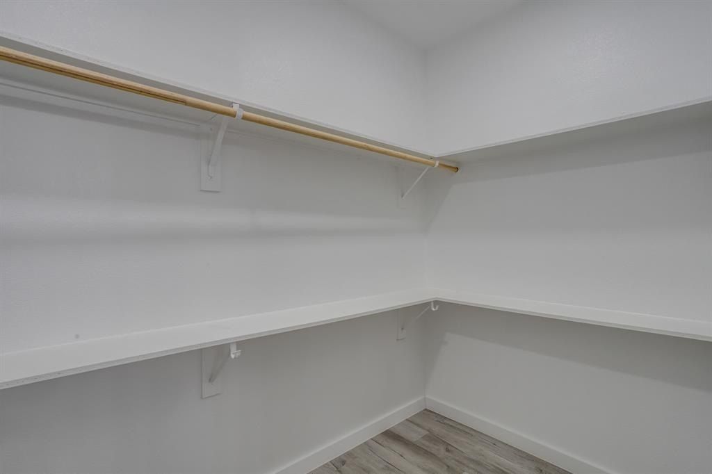 418 Kelly Lane. Kemp, TX 75143