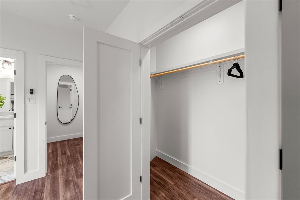 1021 Mobile Street. Dallas, TX 75208