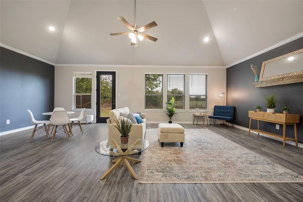 352 Preston Road. Mabank, TX 75147