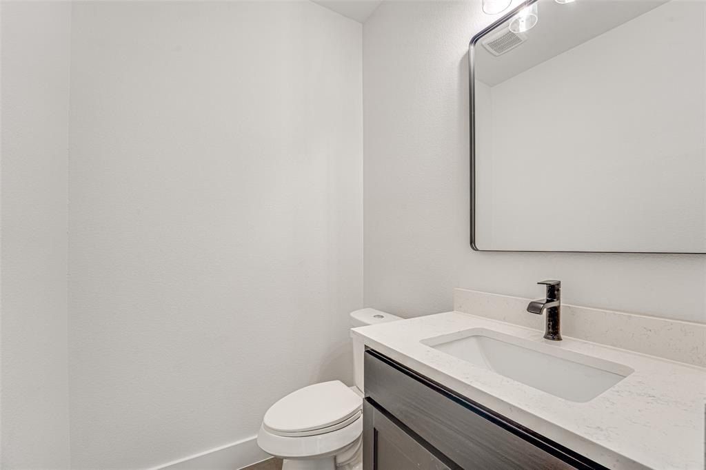 3072 Ne County Road 1030. Chatfield, TX 75105