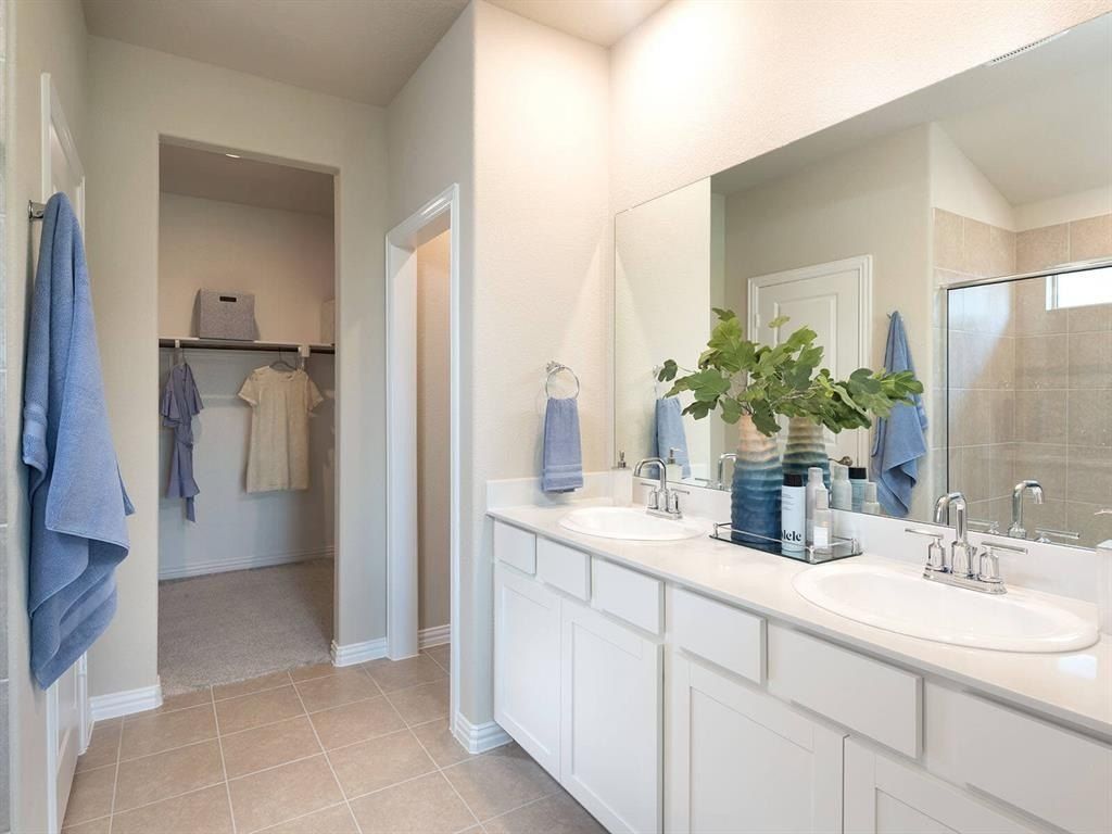 1370 Los Olmos Lane. Crandall, TX 75114