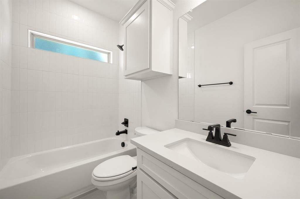 3549 Ironwood Street. Midlothian, TX 76065