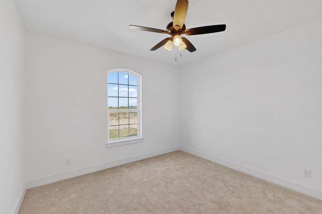 1025 Gonzollas Road. Springtown, TX 76082