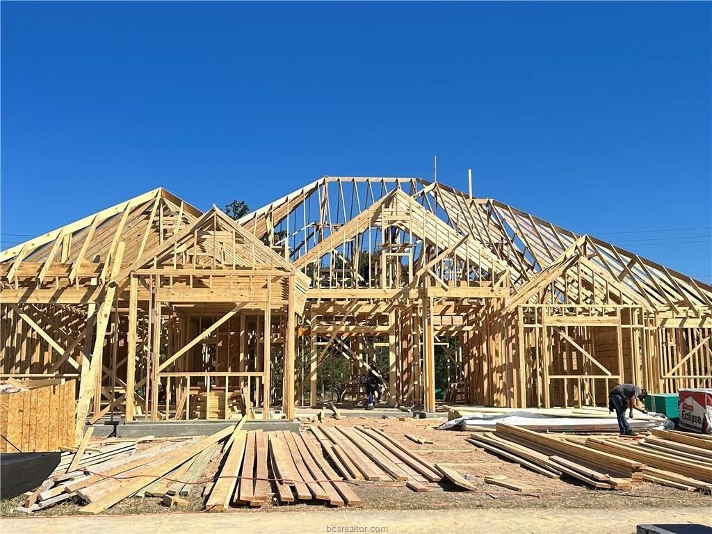 2032 Pebble Bend Drive. College Station, TX 77845