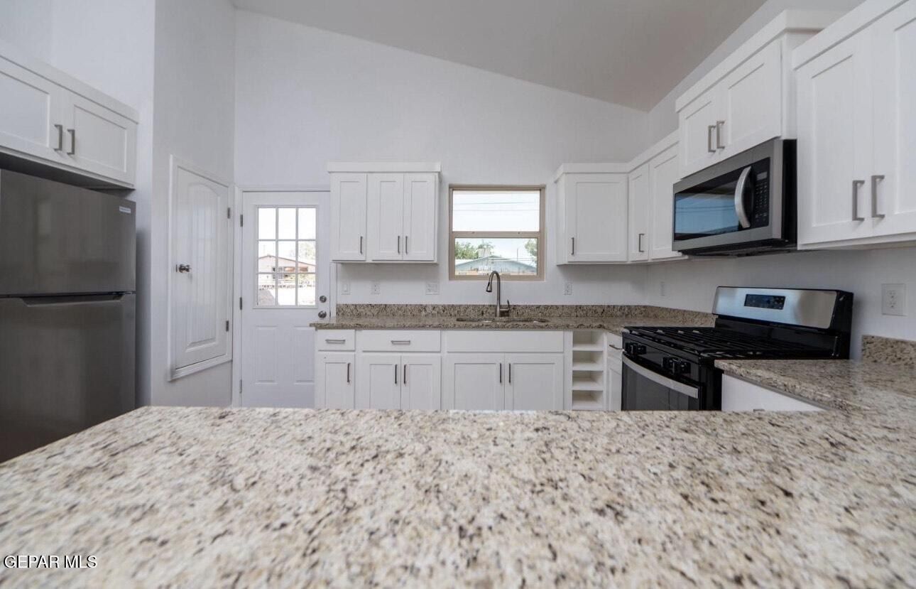 624 Hesse Drive. Socorro, TX 79927