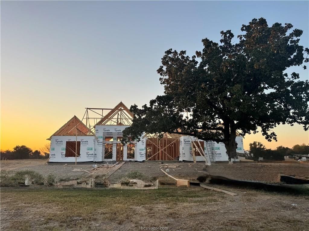 5439 Woodland Park Drive. College Station, TX 77845