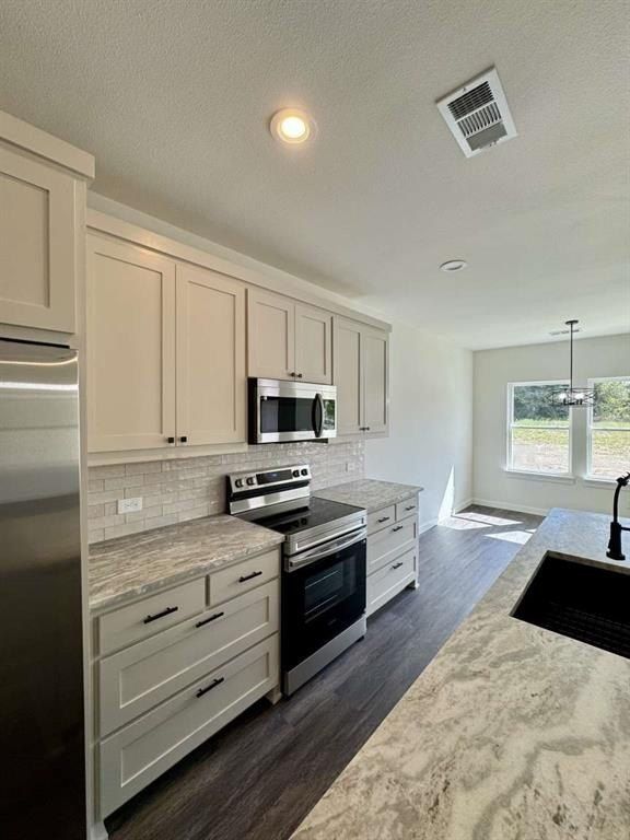 118 Indian Creek. Trenton, TX 75490