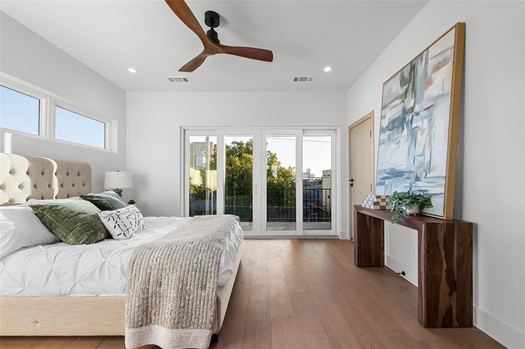 1502 Holly Avenue. Dallas, TX 75204