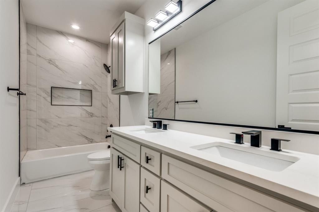 1700 Carriage Creek Drive. Desoto, TX 75115