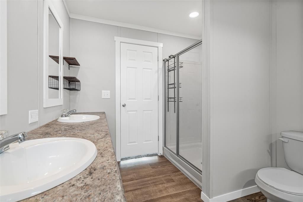 637 Lois Circle. Granbury, TX 76049