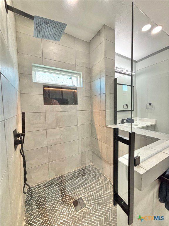 86 Kingfisher Street. Port O Connor, TX 77982