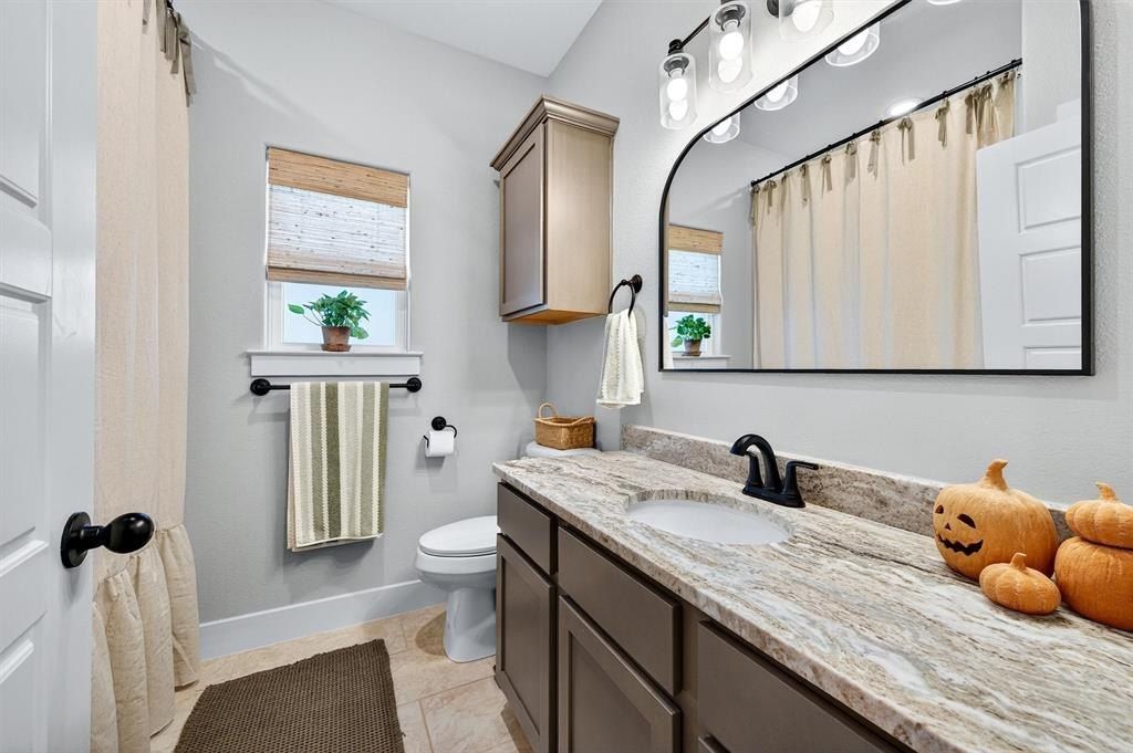 4113 Hummingbird Drive. Sherman, TX 75092