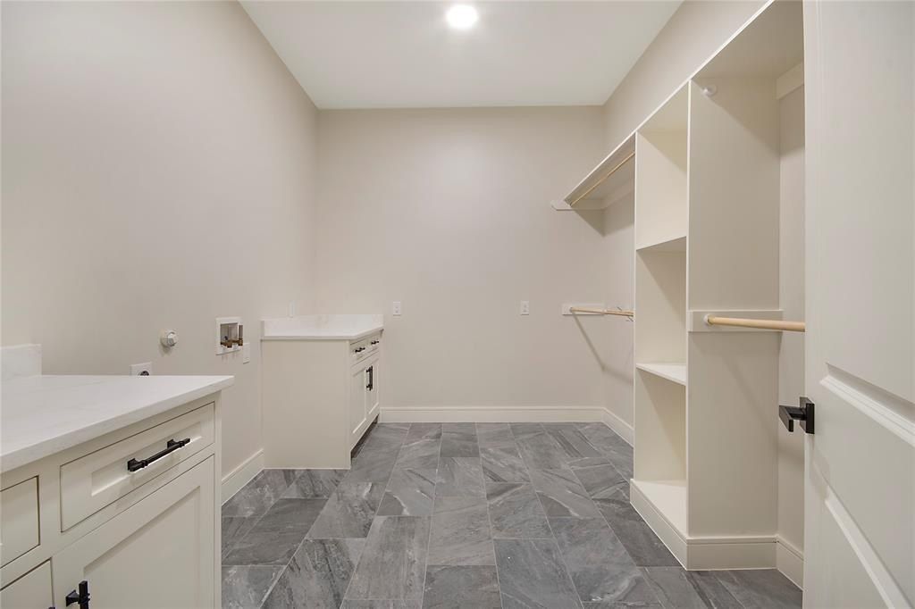 3201 Anthony Drive. Sherman, TX 75092