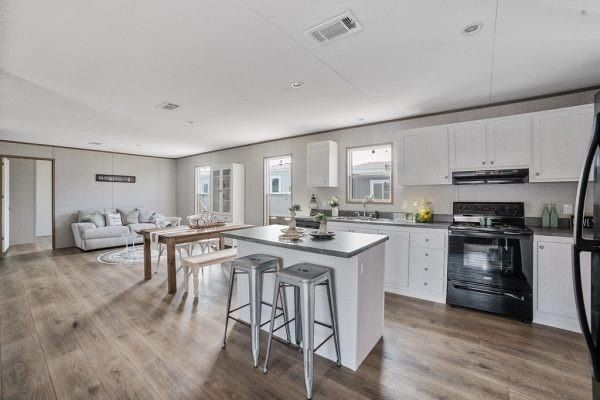 123 Kelly. Azle, TX 76020