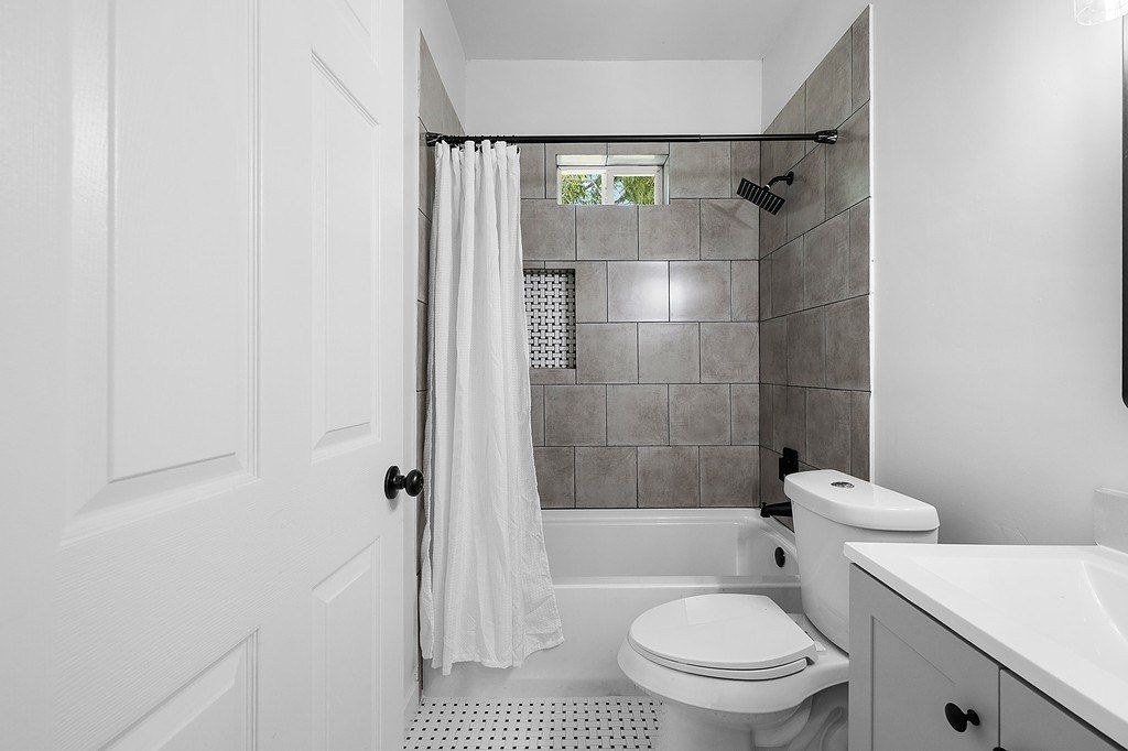 504 North Lake Avenue. Eagle Lake, TX 77434