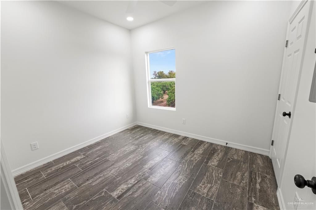 1409 E Karen Drive. Alton, TX 78573