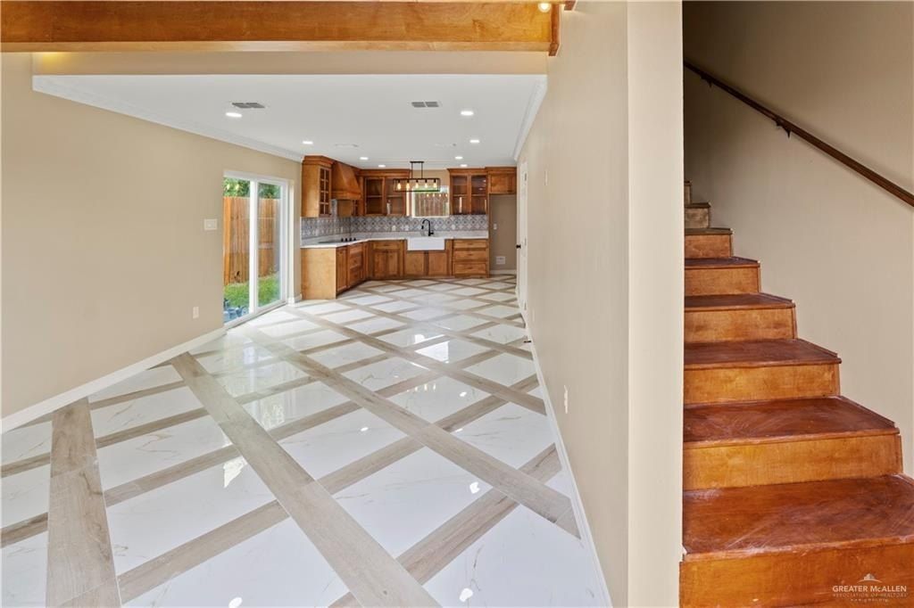 1405 E Karen Drive. Alton, TX 78573