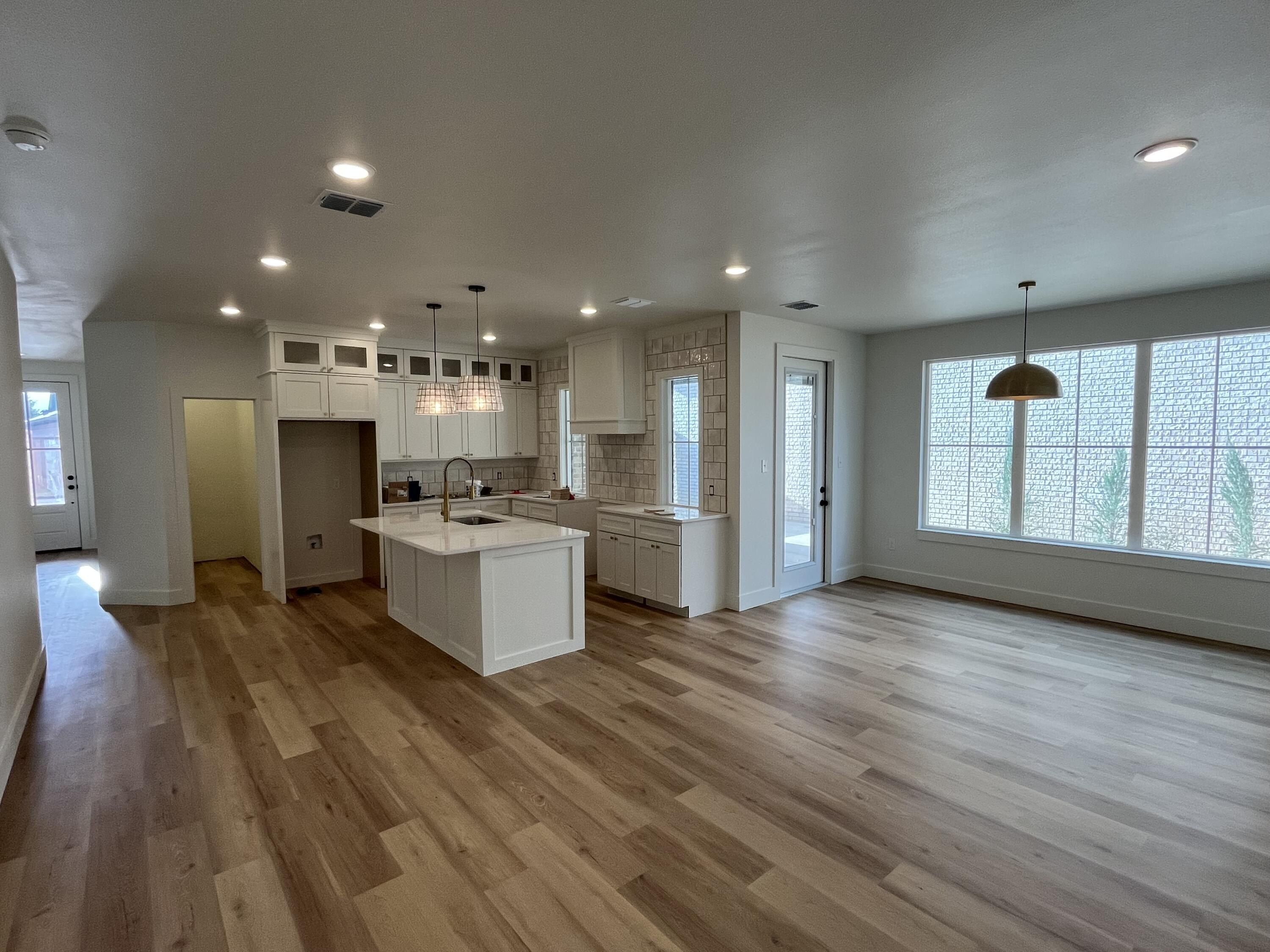 65 Amesbury Court. Lubbock, TX 79416