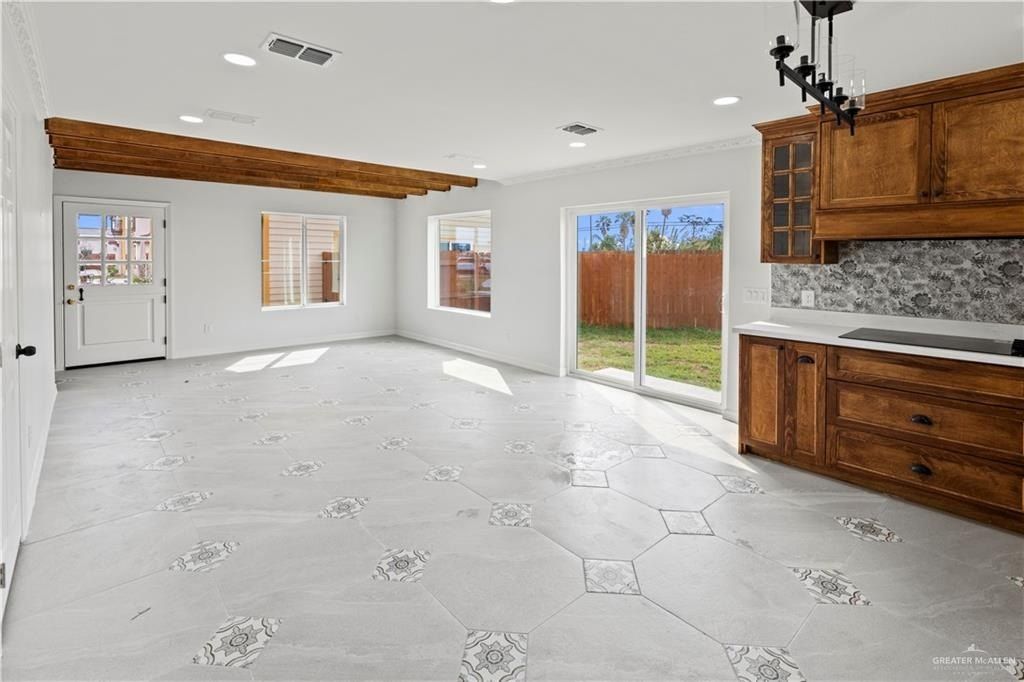 1404 E Karen Drive. Alton, TX 78573