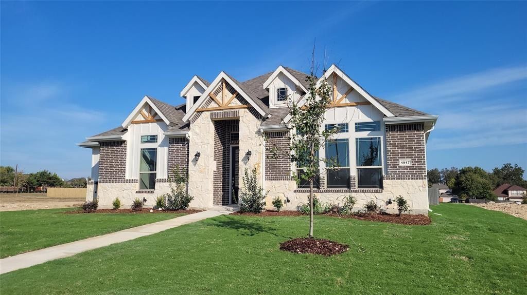 1917 Barrix Lane. Desoto, TX 75115