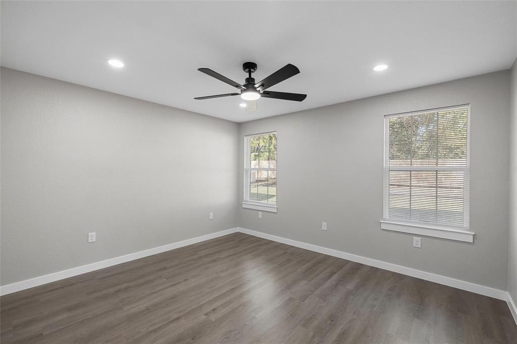 405 Hogan Lane. Bellmead, TX 76705