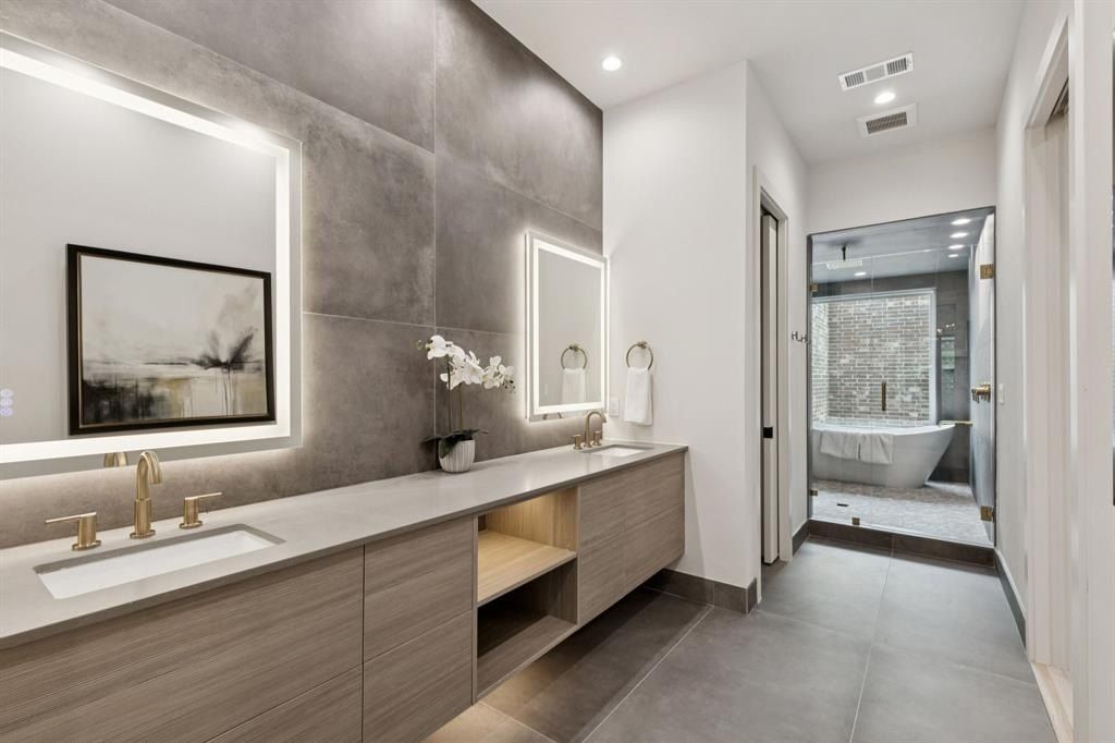 211 Morningside Drive. Roanoke, TX 76262