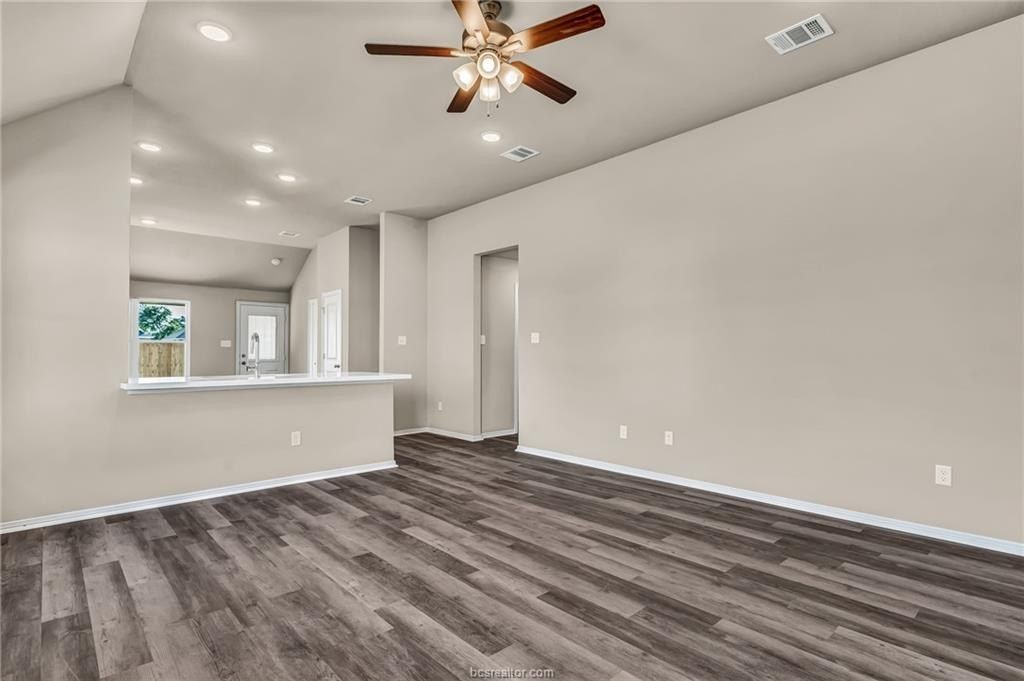 137 Cotton Cove. Snook, TX 77878