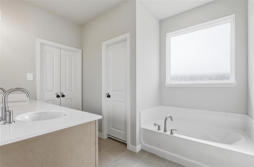 697 Fossil Wood Drive. Saginaw, TX 76179