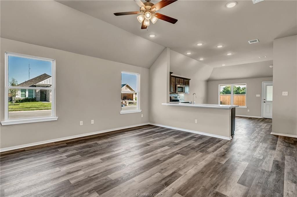 137 Cotton Cove. Snook, TX 77878