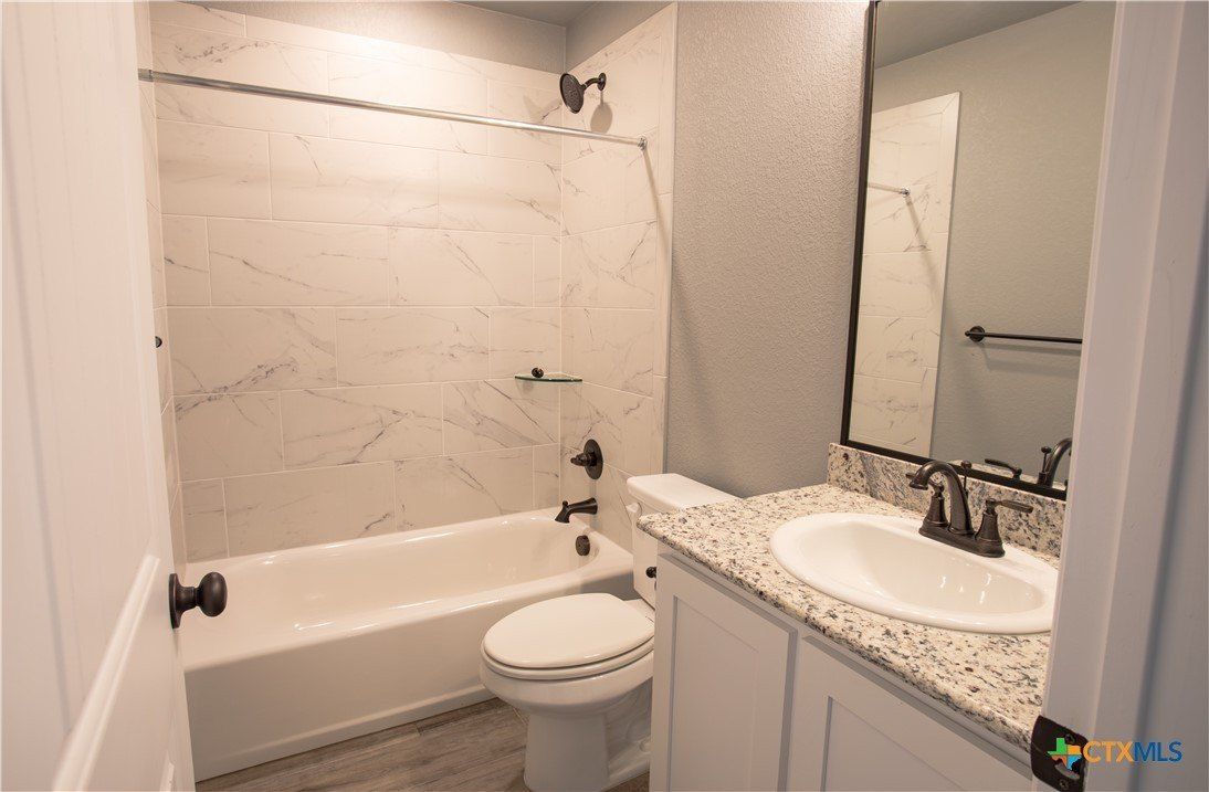 3221 Digby Drive. Belton, TX 76513