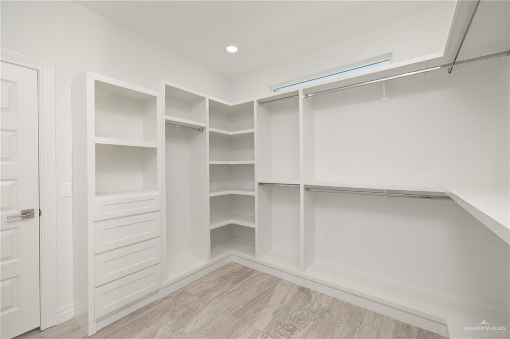 804 N Buxton Avenue. Edinburg, TX 78541