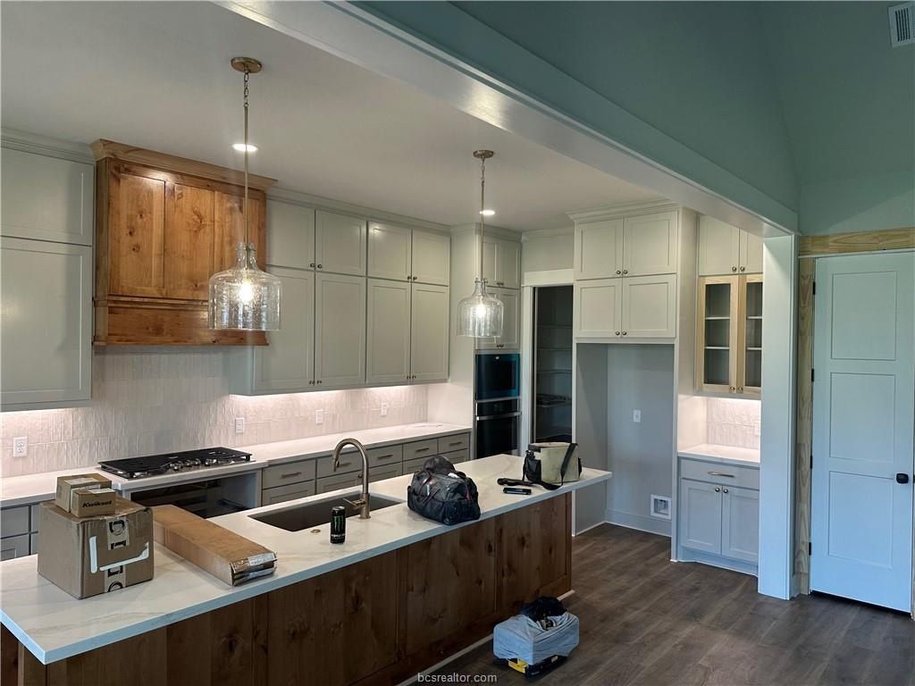 4809 Foxglove Court. College Station, TX 77845