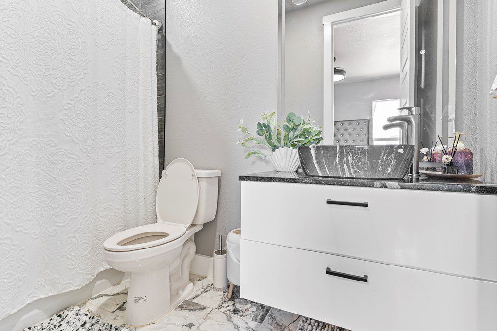 2701 Starling Dr. Midland, TX 79706