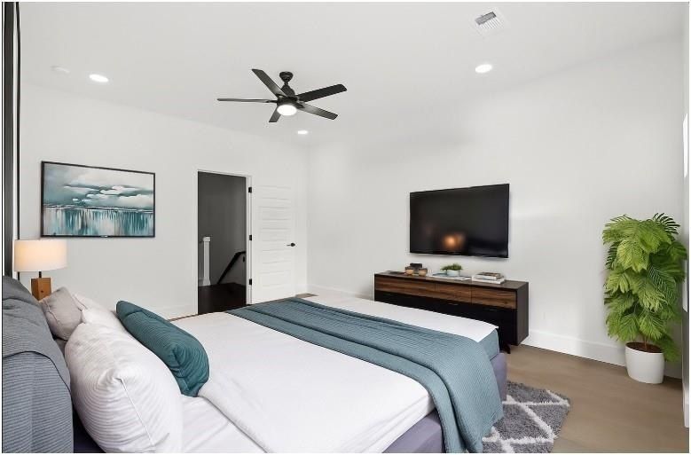 1407 Barry Avenue. Dallas, TX 75223