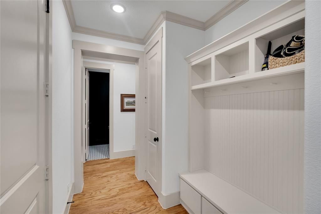 917 S Bluebird Lane. Midlothian, TX 76065