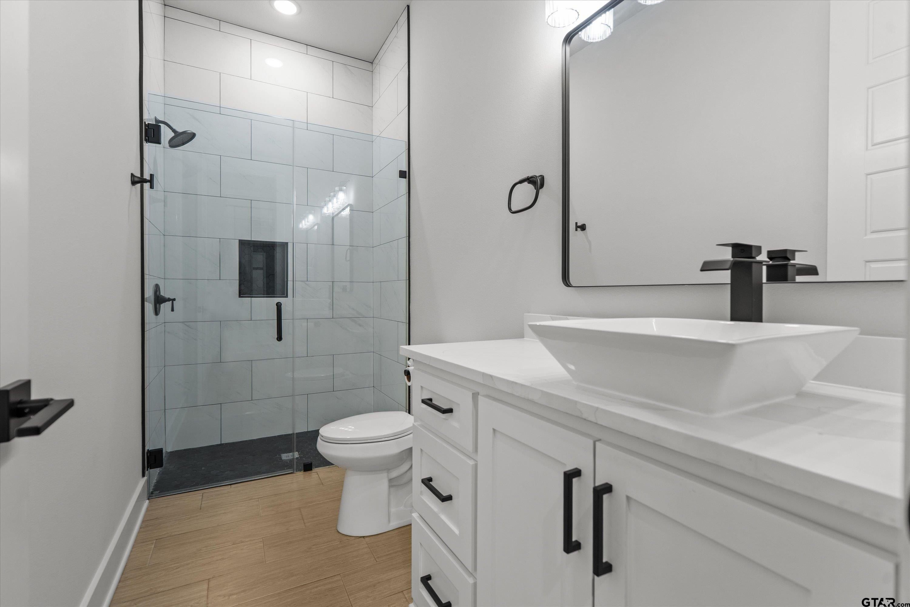 16229 Cr 452. Lindale, TX 75771