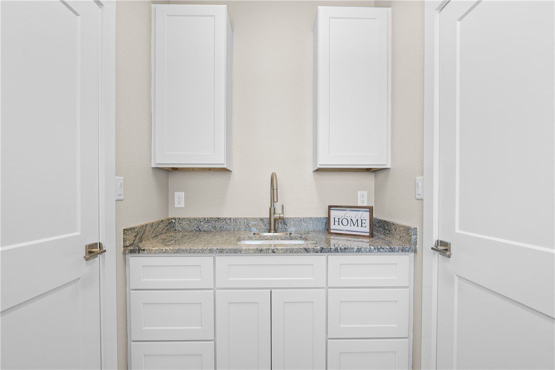 205 Trout Side Way. Rockport, TX 78382