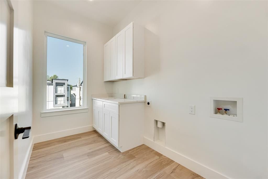 1123 Muncie. Dallas, TX 75212