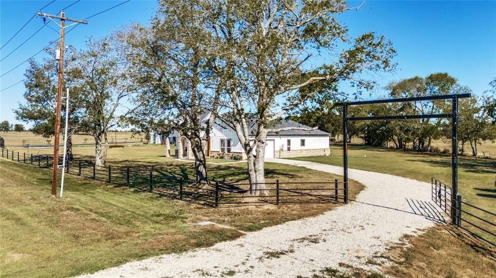 8808 Us69. Lone Oak, TX 75453