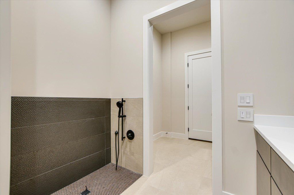 109 Island Court. Horseshoe Bay, TX 78657