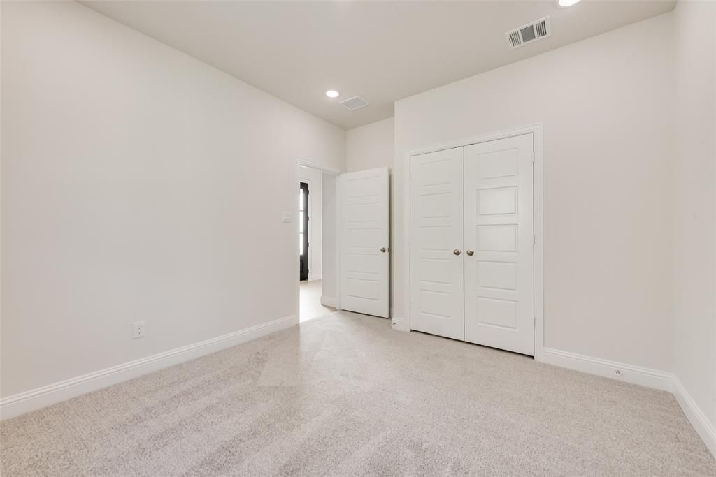 16521 Boston Ivy Drive. Justin, TX 76247