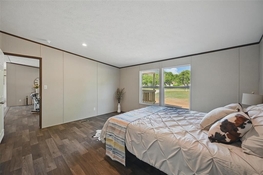 134 Overland Trail. Azle, TX 76020