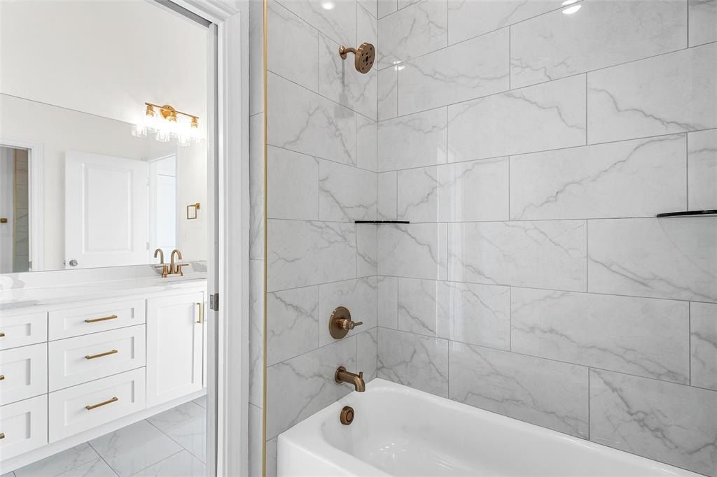 912 Gallant Fox Road. Hewitt, TX 76643