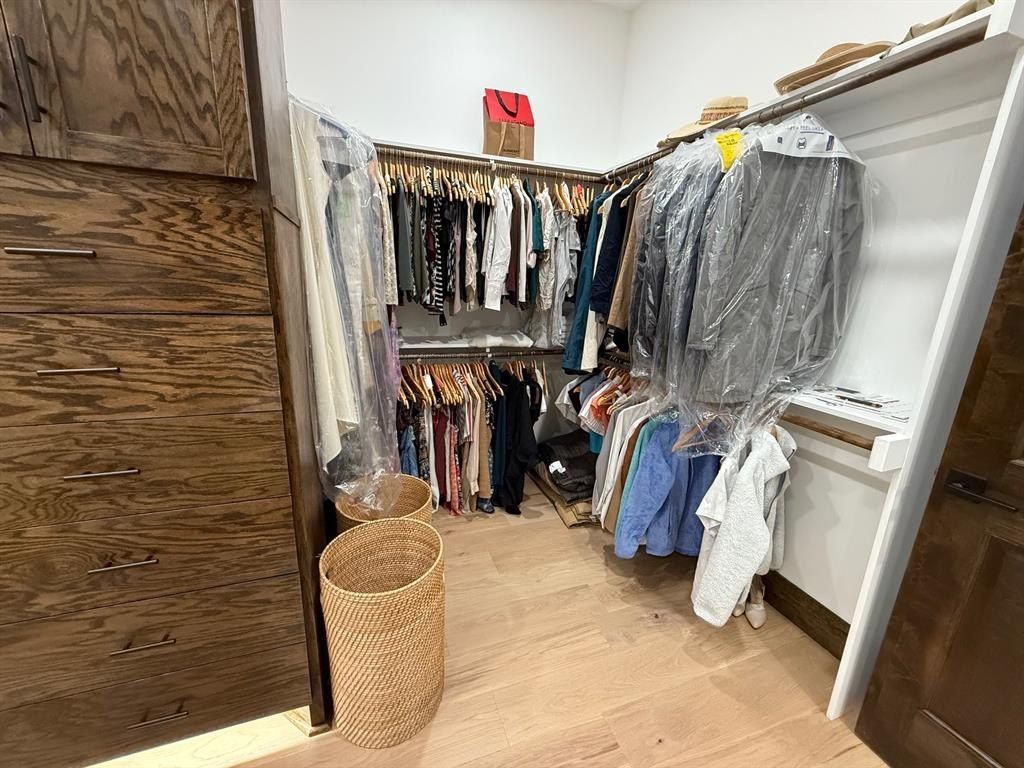 6410 Tuscany Park Drive. Arlington, TX 76016