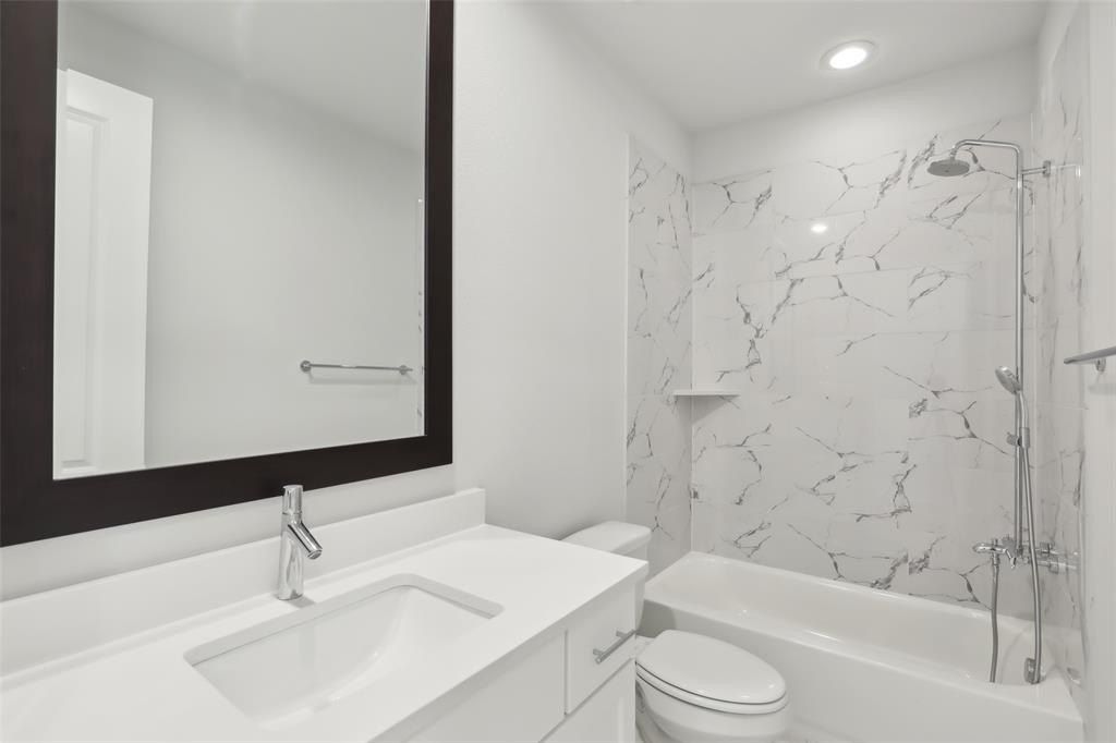 1476 N Avenue. Plano, TX 75074