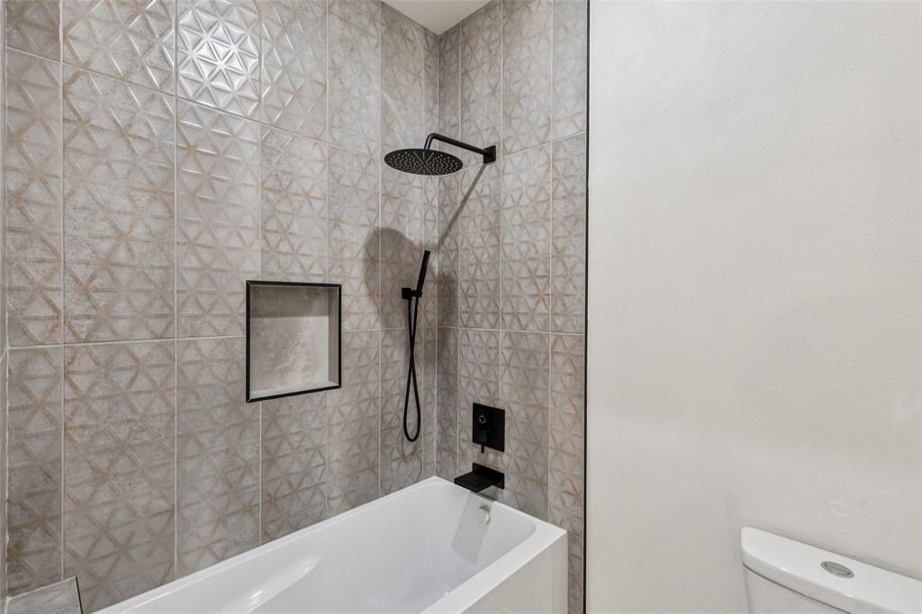 1427 Smokehouse Street. Mesquite, TX 75149