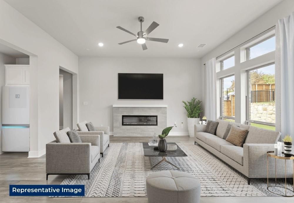 612 Ole Opry Drive. Burleson, TX 76028