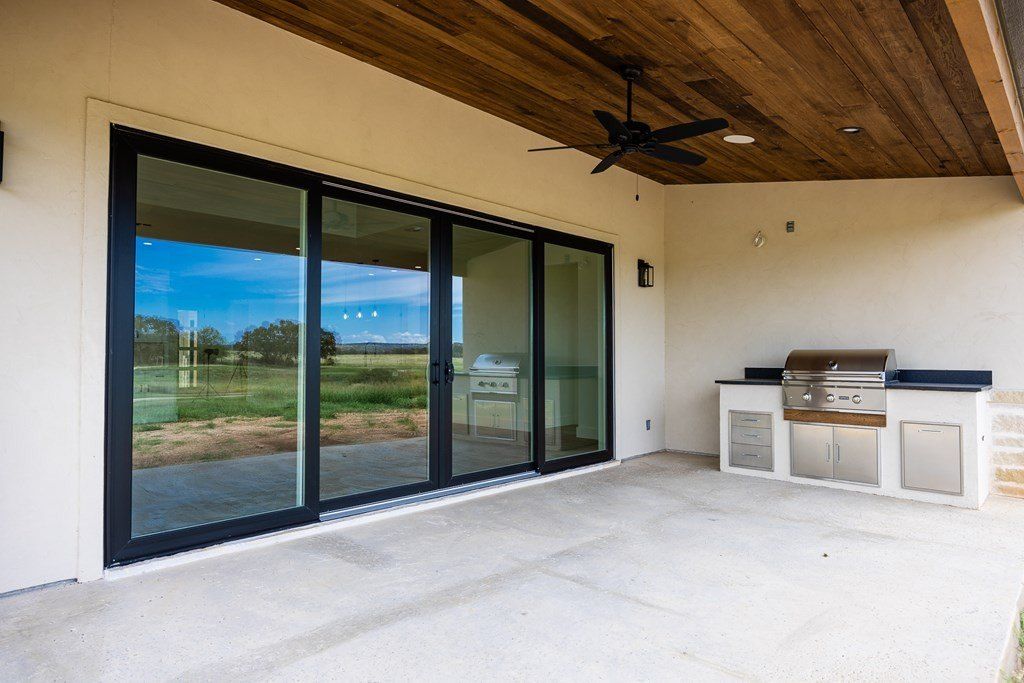 452822 Comanche Trace Dr. Kerrville, TX 78028