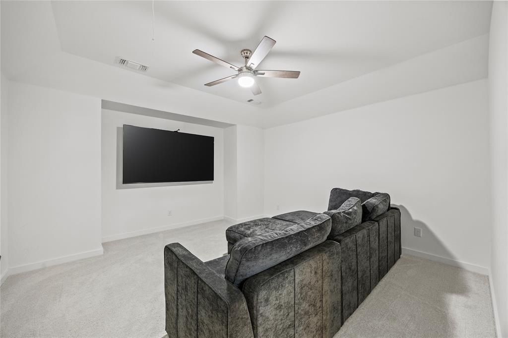 1807 Gateway Lane. Van Alstyne, TX 75495