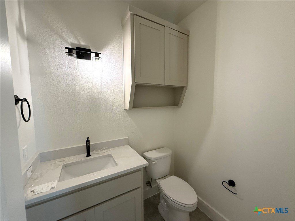 5207 Hollow Ranch Drive. Salado, TX 76571